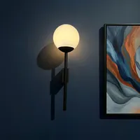 Lampe Globe murale avec sphère en verre opale blanc et base noire mate Design moderne minimaliste pour un éclairage ambiant doux