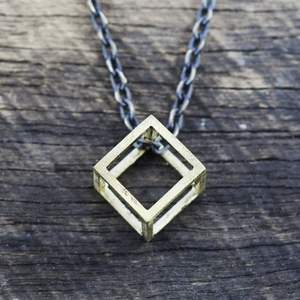 Colgante triangular cuadrado de acero inoxidable de alta popularidad para hombres collar de cadena de calle de apilamiento geométrico de moda moderna - Product Image 3