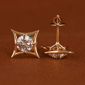 Lujosos pendientes de tornillos traseros chapados en oro de 14 quilates con diamantes de laboratorio de corte redondo La pieza de declaración perfecta para noches elegantes - Product Image 2