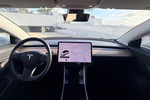 Tesla Model 3 Long Range propre, modèle 2018 - Product Image 3