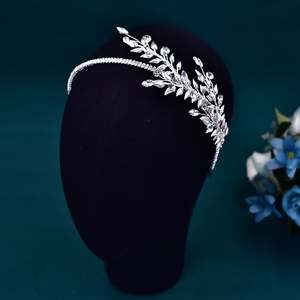 Diadema de Pedrería Plateada Bridella BHP550-S - Elegante Tocado Nupcial con Ajuste Cómodo para Bodas y Eventos Formales - Product Image 6