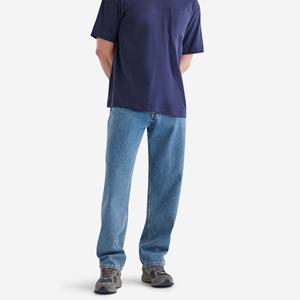 Camiseta duradera ligera de 100% algodón para hombre, ropa de trabajo transpirable para actividades diarias con bolsillo en el pecho y patrón de letras - Product Image 1