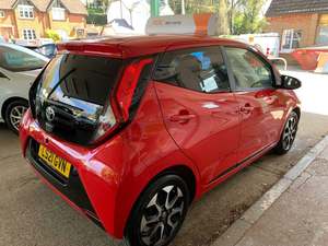 TOYOTA AYGO 1.0 VVT-I X-TREND 2021 d'occasion, conduite à gauche/droite - Product Image 2