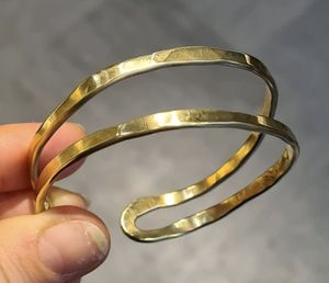 Bracelet manchette ouvert en or 2 pouces de large Bracelet plaqué or couleur or creux large - Product Image 5
