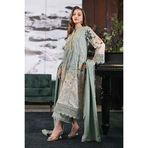 Robe en mousseline de soie printemps/été par Clarence - Product Image 2