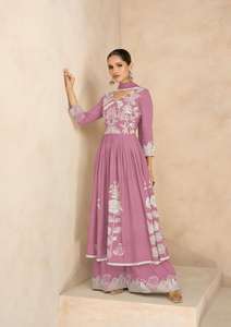 Último traje de diseñador Excelente calidad Alta demanda Heavy Reyon Kurti Pant & Dupatta con bordado Trabajo Mujer Moda - Product Image 3