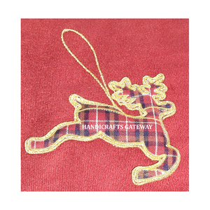 Design de cerf le plus attrayant avec broderie dorée en zari et ornements en perles - Product Image 1