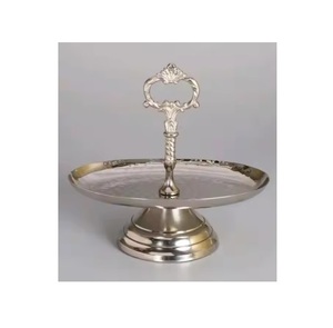 แท่นวางเค้ก3ชั้นดีไซน์คลาสสิกชุบเงินสำหรับงานแต่งงานและงานปาร์ตี้ดีไซน์หรูหราทนทานสำหรับเค้กคัพเค้กและขนมหวาน - Product Image 2