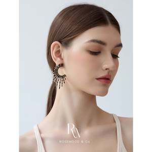 Orecchini a perno massicci placcati oro 14K neri con design astratto geometrico a raggi di sole, regalo di moda - Product Image 6