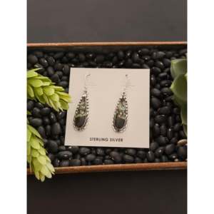 Pendientes Colgantes Hechos a Mano en Plata de Ley y Turquesa Negra Estilo Navajo con Forma de Gota de Agua - Product Image 1
