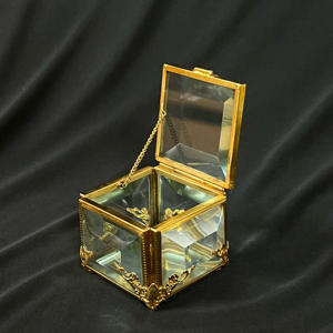 กล่องเก็บเครื่องประดับทำจากทองเหลืองแก้วคริสตัลนอร์ดิกหรูหราทันสมัยพร้อมขอบดีไซน์เนอร์สีทองขนาดเล็ก - Product Image 3