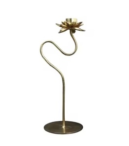 Portavelas de metal inoxidable de alta moda, precio al por mayor, diseño Premium, portavelas dorado, forma de flor en calidad Premium - Product Image 1