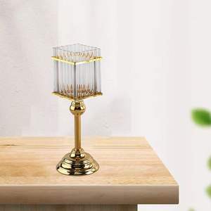 โคมไฟไม้บนโต๊ะอาหารเชิงเทียนโบราณที่ใส่เทียนสีทอง - Product Image 2