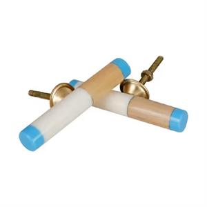 Bouton moderne en résine et bois en forme de T pour commodes, tiroirs, portes et armoires, poignée de meuble en matériaux mixtes faite à la main - Product Image 1