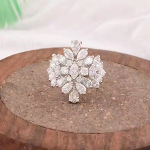 Anillo de cóctel de diamantes Moissanite original hecho a mano de plata 925 con anillo de compromiso fino de corte Marquesa - Product Image 1