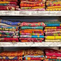Vente en gros de lot de couette indienne vintage Kantha, couverture réversible faite à la main, couvre-lit, tissu en coton, Kantha en coton recyclé