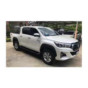 Nueva cabina doble Hilux automática de lujo con asientos de cuero interior oscuro Sistema de sonido Premium y cámara trasera a la venta - Product Image 4