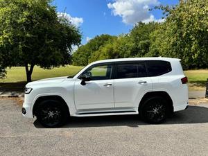 TOYOTA LANDCRUISER 2023 con Volante a la Derecha - Product Image 3