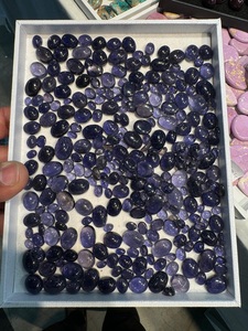 Piedras preciosas de cabujón calibradas de iolita natural Corte ovalado de color azul con certificado IGI - Product Image 2