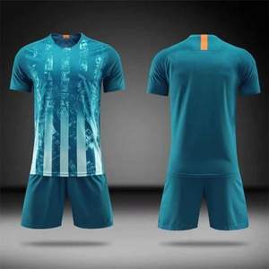 Camiseta de Fútbol Elegante |   Camiseta de Fútbol Pro Fit con Tela Transpirable para Rendimiento en el Campo y Moda Urbana - Product Image 3