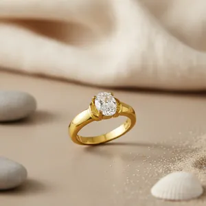 Anillo Geométrico Glamuroso Chapado en Oro de 18k con Piedra Blanca para un Estilo Moderno de Mujer - Product Image 3