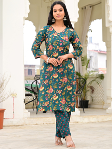 ชุดสلوار คามีซ ผ้าฝ้ายพิมพ์ลายดอกไม้สไตล์ชาติพันธุ์ สีเขียวอมฟ้า สำหรับผู้หญิง ความยาวระดับน่อง เหมาะสำหรับงานปาร์ตี้และฤดูร้อน คอวี แขนสามส่วน - Product Image 2