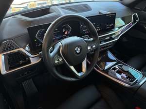 BMW X5 XDrive40i AWD 2024 Negro Ejecutivo Usado con Techo Solar, Arranque Remoto, Asientos de Cuero, Paquetes Premium y Deportivos, Volante a la Izquierda - Product Image 5