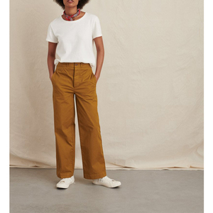 เสื้อยืดแขนยาวลำลองสำหรับผู้หญิงพิมพ์ลายโลโก้ขาวดำ - Product Image 6