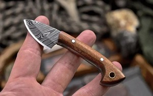 Cuchillo despellejador de acero al carbono personalizado hecho a mano con mango de madera hoja fija de espiga completa para bricolaje OEM compatible - Product Image 2