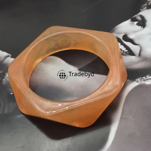กำไลเรซิ่นสีกลางสะอาดสไตล์หรูหราสำหรับชุดทำงานโดย tradebyd - Product Image 1