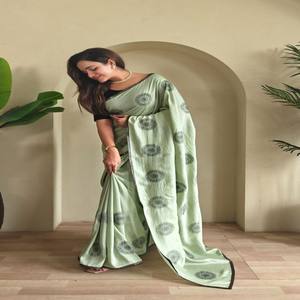 Sari en tissu pur VASTRA COTTAGE avec des butas brodés de fils noirs sur toute la surface et une belle bordure en dentelle contrastée - Product Image 5