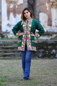 Veste Suzani vintage faite à la main pour femmes manteau d'hiver bouton décoration imprimé floral court TNT cuir coquille coton matelassé - Product Image 2