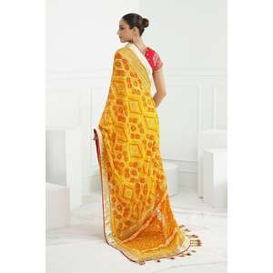 ผ้าซิฟฟอนสีเหลืองปักเลื่อมแบบกอต้า พร้อมชุดเสื้อ 3 ชิ้น - Product Image 2