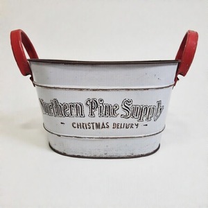 Maceta hueca con campana esmerilada, ideal para decoración navideña de entrada con plantas de invierno, bayas rojas y acentos de copos de nieve - Product Image 3