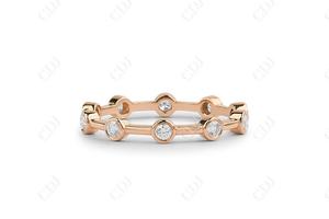 Bague de mariage en diamant de laboratoire certifié IGI plaqué or jaune 14K taille ronde faite à la main pavé de distance pour femme - Product Image 5