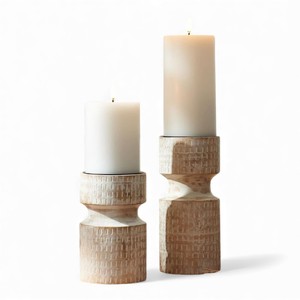Porte-bougie décoratif en bois avec finition polie lisse et base traditionnelle élégante - Product Image 1