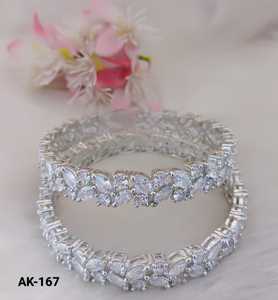 Excellente qualité Dazzling AD Fashion Bangles Accessoire de fête et option de cadeau à bas prix à vendre - Product Image 1