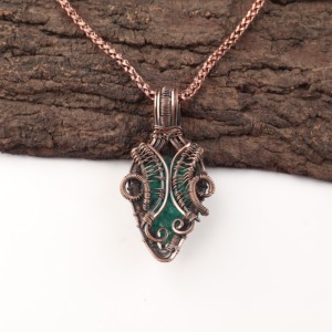Colgante de Moda con Esmeralda de Mina Sakota, Corte Pera, Envuelto en Alambre de Cobre, Plata Oxidada, Regalo Festivo Especial Hoy - Product Image 1