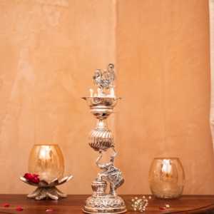 Placa Decorativa Premium Plateada con Diseño de Elefante y Pavo Real para Decoración del Hogar - Product Image 1