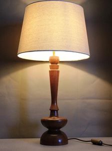 Elegante lámpara de mesa de ratán con base de madera resistente, ideal para escritorios de dormitorios y habitaciones de niños disponibles en varios estilos - Product Image 5