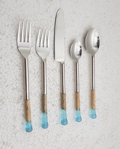Ensemble de couverts en acier inoxydable avec manche en bois au design unique, plaqué argent, 5 pièces, vente chaude pour Noël - Product Image 3