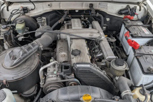 LISTO PARA CONDUCIR - USADO, VOLANTE A LA IZQUIERDA |   CONDUCCIÓN DERECHA |   TOYOTA LAND CRUISER HZJ70 de 1996 con Transmisión Manual de 5 Velocidades - Product Image 4