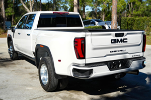 GMC Sierra 3500HD Denali Ultimate Crew Cab 4x4 2024 Usada en Perfectas Condiciones - Product Image 4