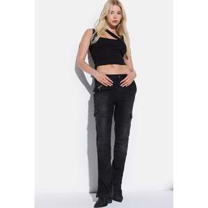 Blusa con Tirantes Gruesos y Detalles de Rayas - Product Image 1