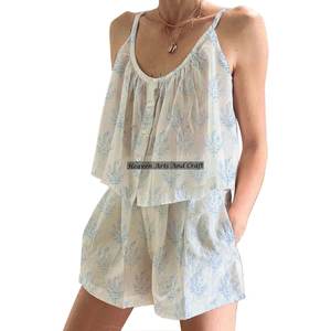 Conjunto de Pijama Corto de Algodón con Estampado Floral Hecho a Mano, Conjunto de Pijama de Primavera/Verano, Conjunto de Pijama Ajustado sin Mangas con Tirantes - Product Image 2