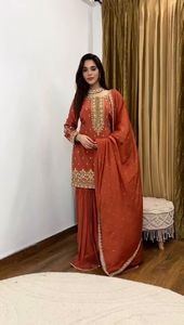 Salwar Kameez pakistanais de la meilleure qualité avec Dupatta pour un look magnifique et élégant disponible à des prix d'exportation depuis l'Inde - Product Image 4