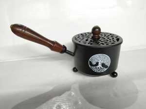 Kalavastu artisanat chaudron en fer manche en bois enduit de poudre conçu sur mesure brûleur d'encens en résine brûleur à charbon de bois diffuseur - Product Image 3