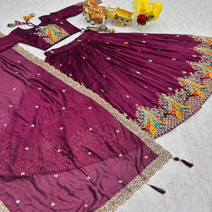 Tela pura Vichitra Lehenga Choli con Secuencia de bordado pesado y trabajo de hilo para ropa étnica tradicional elegante - Product Image 4