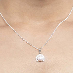 Collar con Colgante de Perla Riko CLARA, Plata de Ley 925 con Baño de Rodio, con Circonita Suiza, Regalo para Mujeres y Niñas - Product Image 5