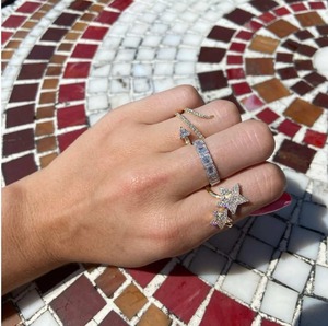 Anillo de estrella abierta de oro macizo de 14 quilates diseñado con diamantes cultivados en laboratorio en un estilo único inspirado en lo celestial. Un anillo delicado y elegante. - Product Image 3